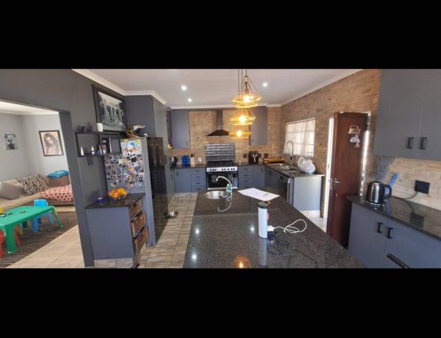 3 BEDROOM HOUSE FOR SALE IN PARKRAND